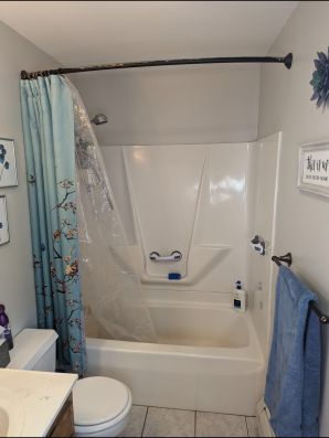 Tub to Walk in Shower Conversion Service in Farmington, NH (4)